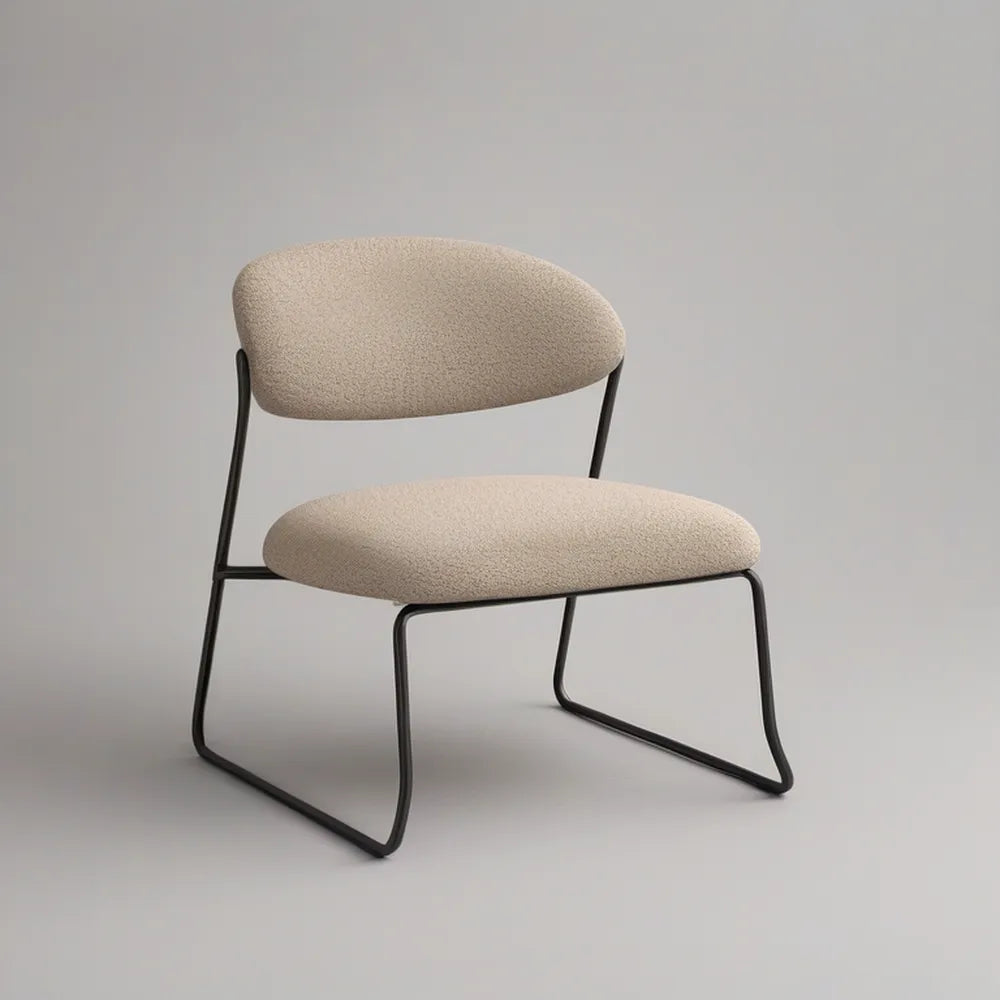 Cadeira Estofada em Tecido Bouclé Bege com Estrutura em Aço Preto, 65 x 70 x 76 cm
